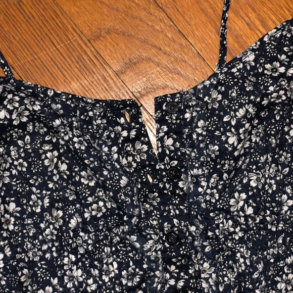 🦋pick 5/$25! 曆 America Eagle Sweet ruffle tank - Picture 3 of 7